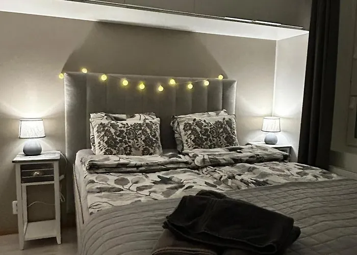 Lägenhet Homenest With Sauna And Warm Garage